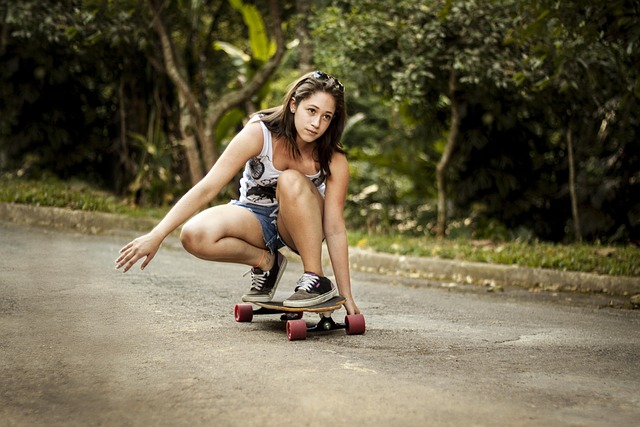 dívka na skateboardu